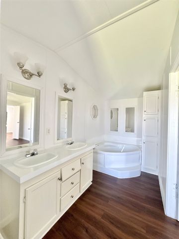 4201 N I 45, Ennis, TX 75119