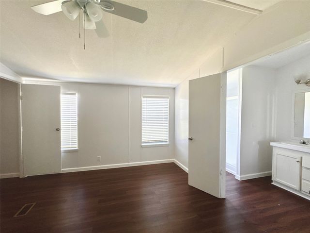 4201 N I 45, Ennis, TX 75119