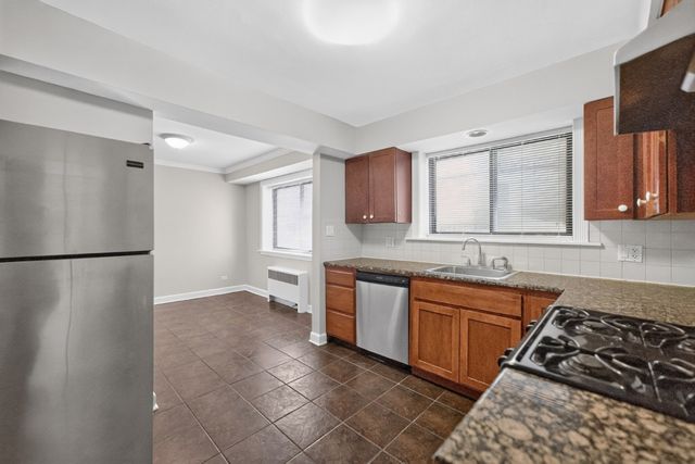 2710 W LUNT Avenue 107, Chicago, IL 60645