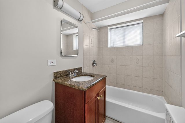 2710 W LUNT Avenue 107, Chicago, IL 60645