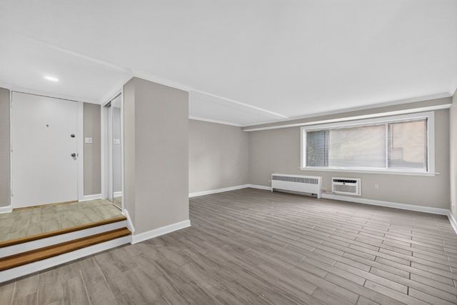 2710 W LUNT Avenue 107, Chicago, IL 60645