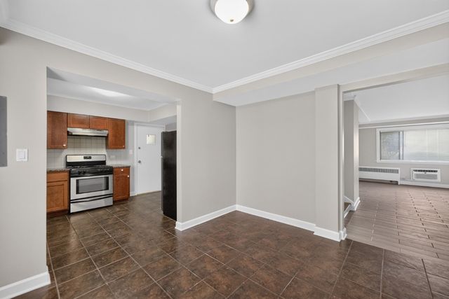 2710 W LUNT Avenue 107, Chicago, IL 60645