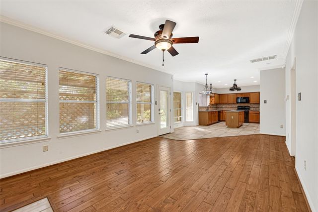 330 Welford Lane, Highlands, TX 77562