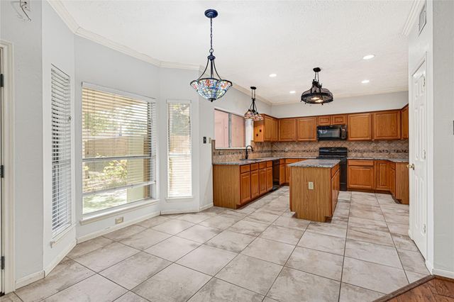 330 Welford Lane, Highlands, TX 77562