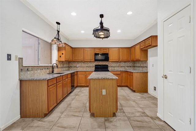 330 Welford Lane, Highlands, TX 77562