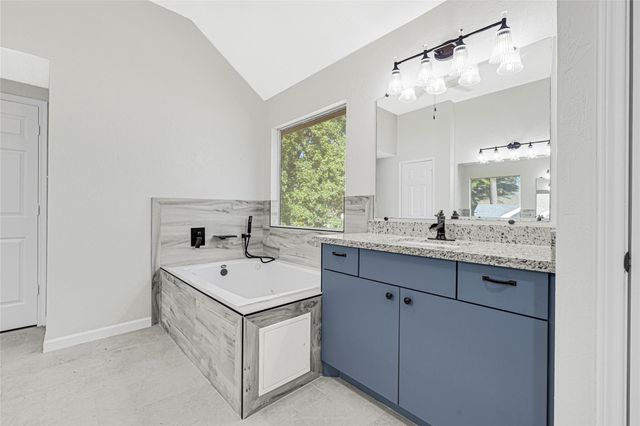 330 Welford Lane, Highlands, TX 77562