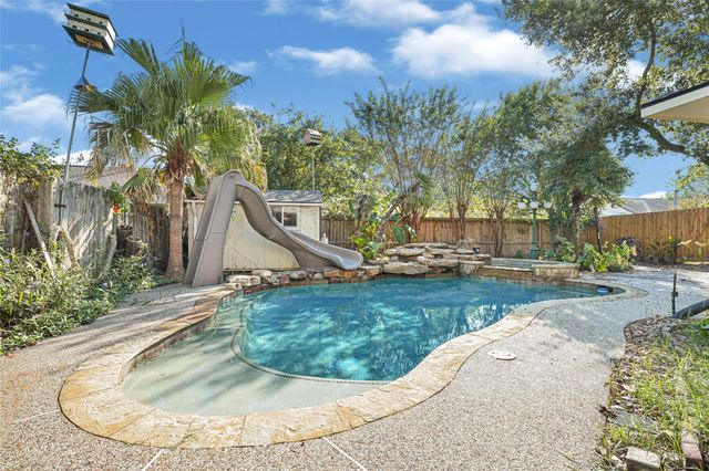 330 Welford Lane, Highlands, TX 77562