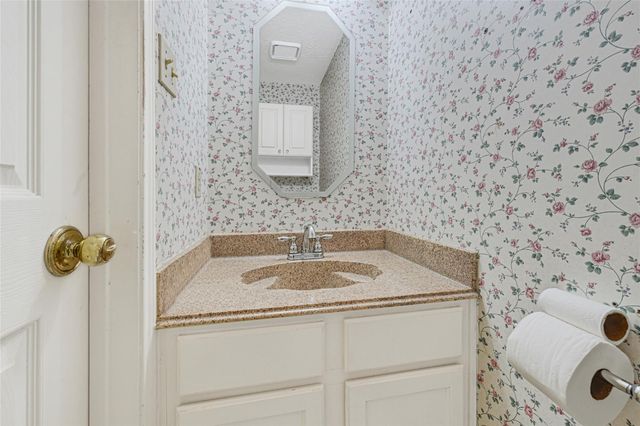 330 Welford Lane, Highlands, TX 77562