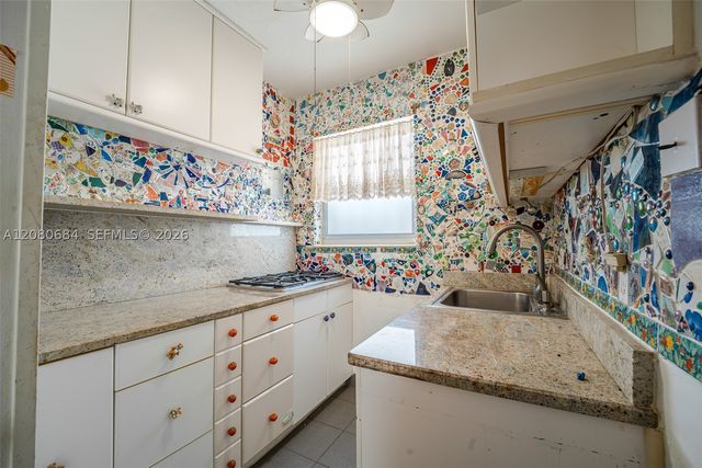 4730 Pine Tree Dr 17, Miami Beach, FL 33140