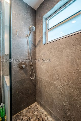 4730 Pine Tree Dr 17, Miami Beach, FL 33140