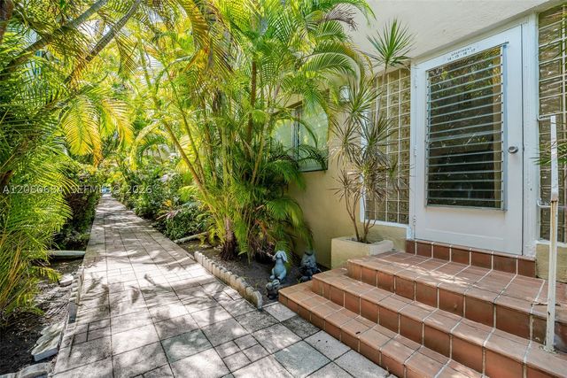 4730 Pine Tree Dr 17, Miami Beach, FL 33140