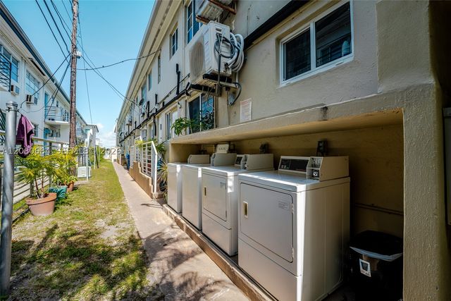 4730 Pine Tree Dr 17, Miami Beach, FL 33140