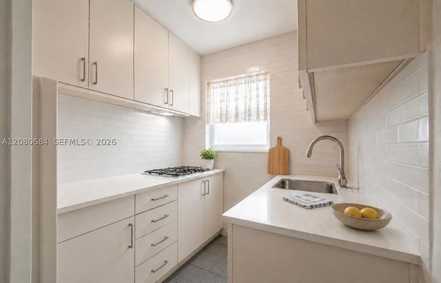 4730 Pine Tree Dr 17, Miami Beach, FL 33140