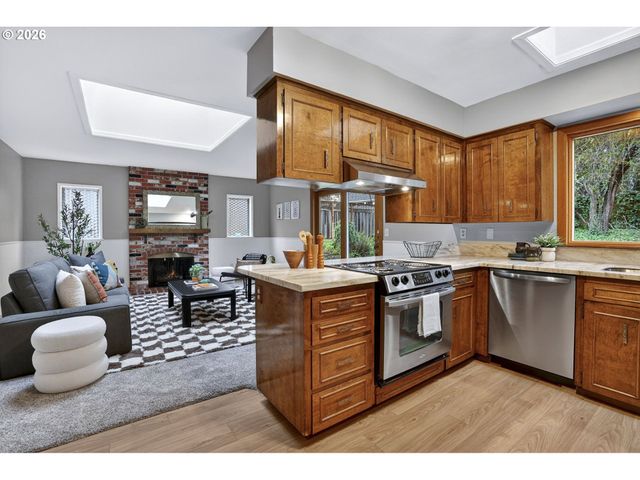 12855 Sw GLENN Dr, Beaverton, OR 97008