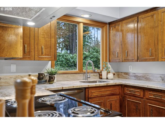 12855 Sw GLENN Dr, Beaverton, OR 97008