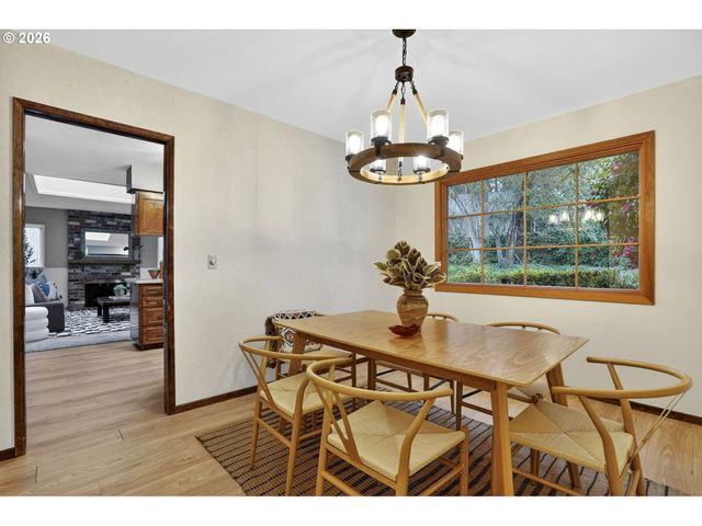 12855 Sw GLENN Dr, Beaverton, OR 97008