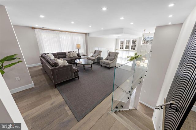 10 WHITECAPS TERR, Barnegat, NJ 08005