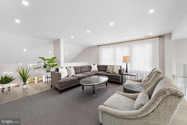 10 WHITECAPS TERR, Barnegat, NJ 08005