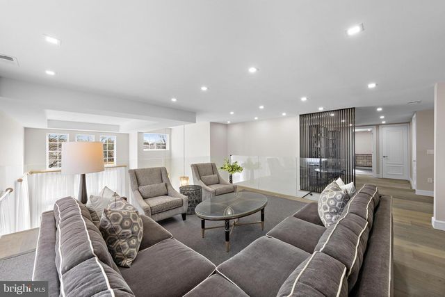 10 WHITECAPS TERR, Barnegat, NJ 08005