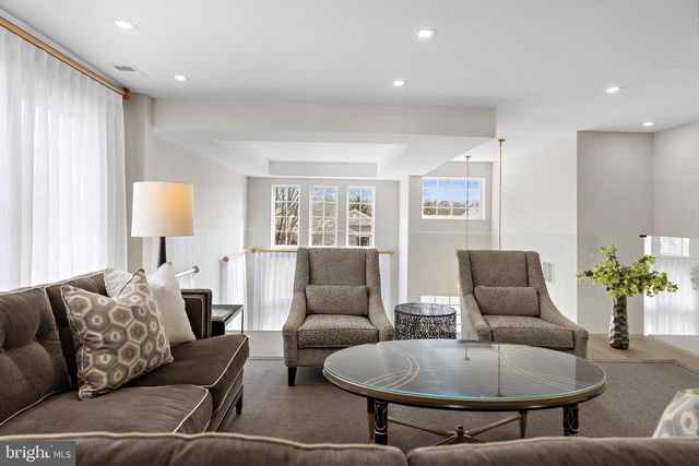 10 WHITECAPS TERR, Barnegat, NJ 08005