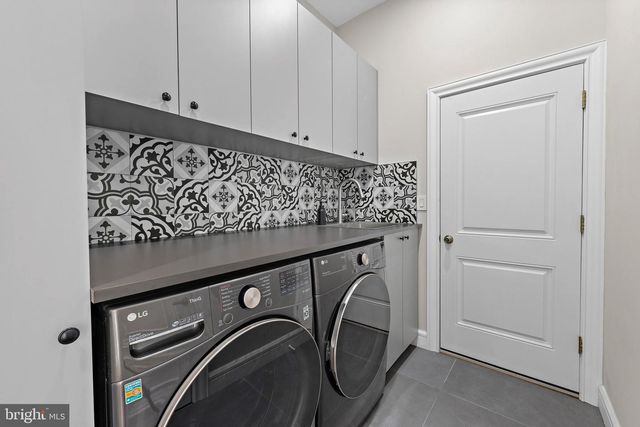 10 WHITECAPS TERR, Barnegat, NJ 08005