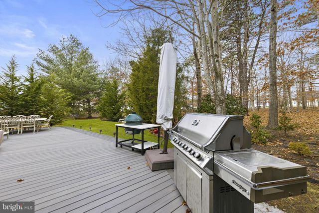 10 WHITECAPS TERR, Barnegat, NJ 08005
