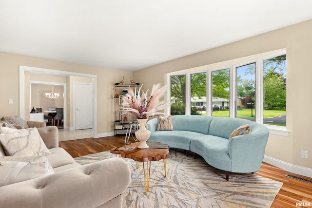 210 E MORNINGSIDE Drive, Peoria, IL 61614