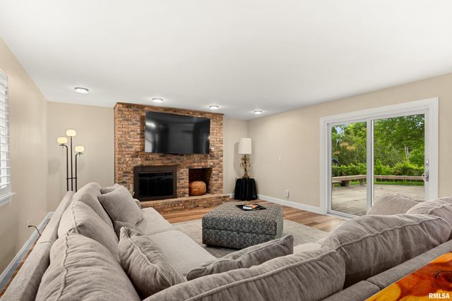 210 E MORNINGSIDE Drive, Peoria, IL 61614
