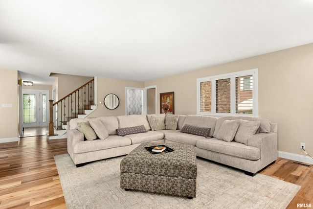 210 E MORNINGSIDE Drive, Peoria, IL 61614