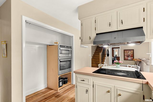 210 E MORNINGSIDE Drive, Peoria, IL 61614