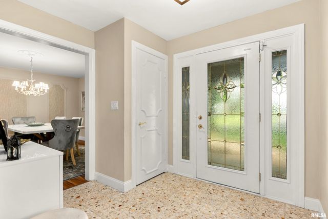 210 E MORNINGSIDE Drive, Peoria, IL 61614