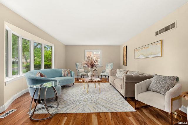 210 E MORNINGSIDE Drive, Peoria, IL 61614