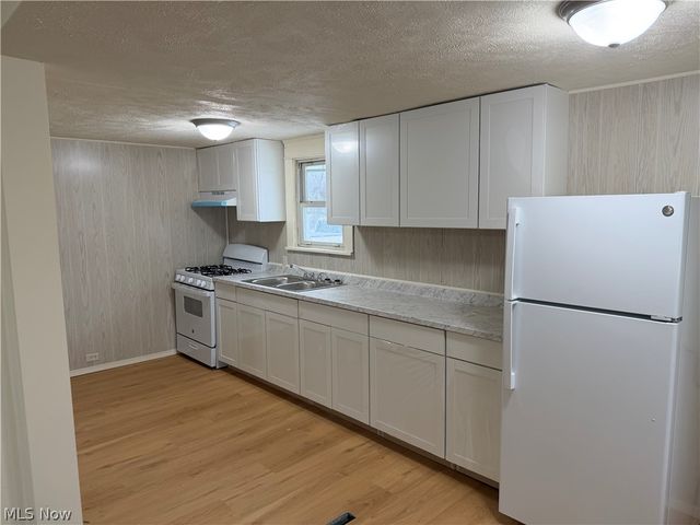 127 Courtland Avenue, Campbell, OH 44405