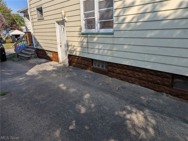 127 Courtland Avenue, Campbell, OH 44405