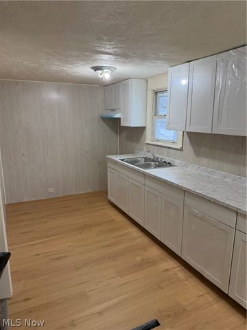 127 Courtland Avenue, Campbell, OH 44405