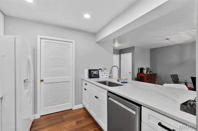 10956 Village Grove Drive I, St Louis, MO 63123