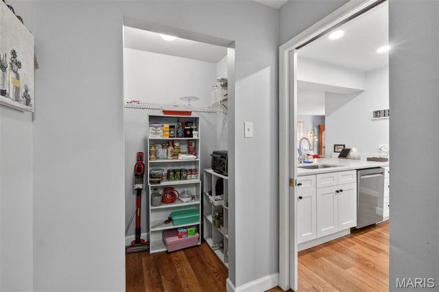 10956 Village Grove Drive I, St Louis, MO 63123