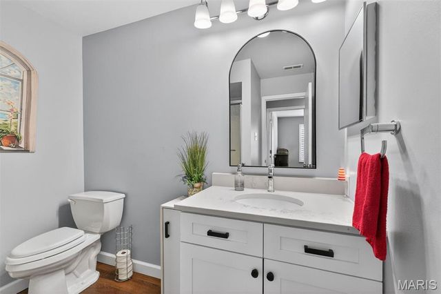 10956 Village Grove Drive I, St Louis, MO 63123