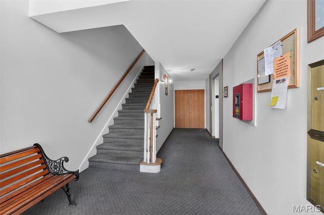 10956 Village Grove Drive I, St Louis, MO 63123