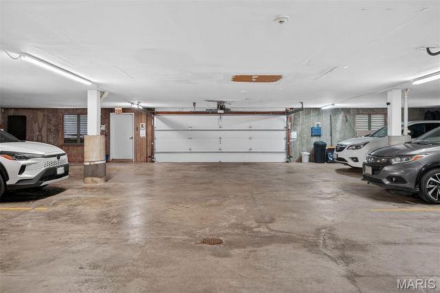 10956 Village Grove Drive I, St Louis, MO 63123