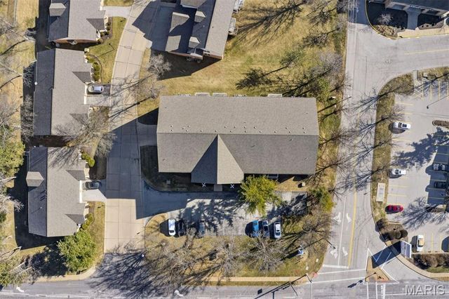 10956 Village Grove Drive I, St Louis, MO 63123