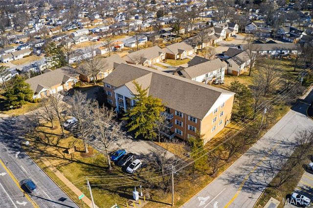 10956 Village Grove Drive I, St Louis, MO 63123