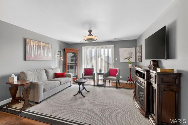 10956 Village Grove Drive I, St Louis, MO 63123