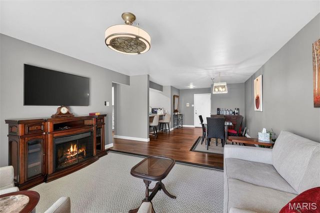 10956 Village Grove Drive I, St Louis, MO 63123