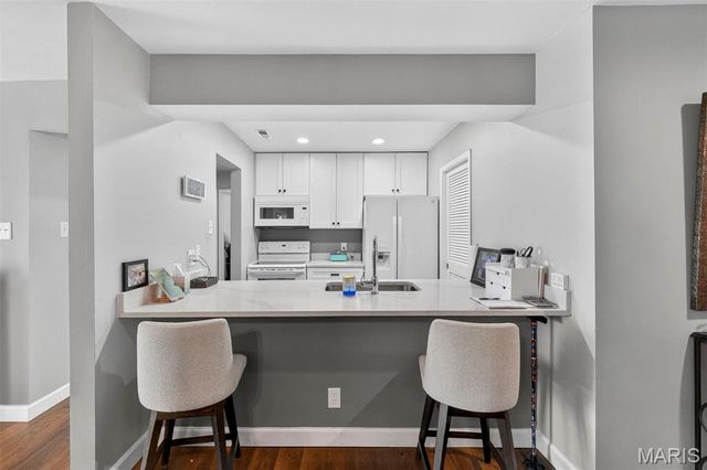 10956 Village Grove Drive I, St Louis, MO 63123