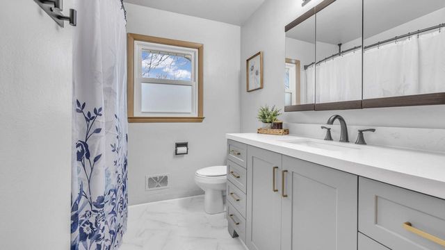 394 Wilson AVENUE, Fond Du Lac, WI 54935