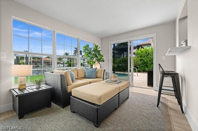 373 Egret AVE, Naples, FL 34108