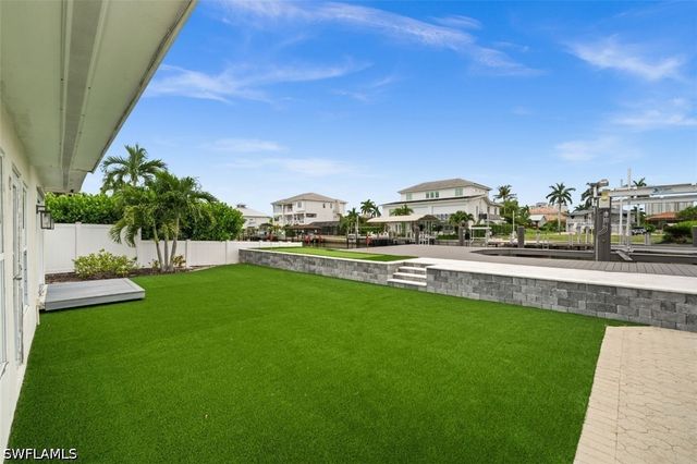 373 Egret AVE, Naples, FL 34108