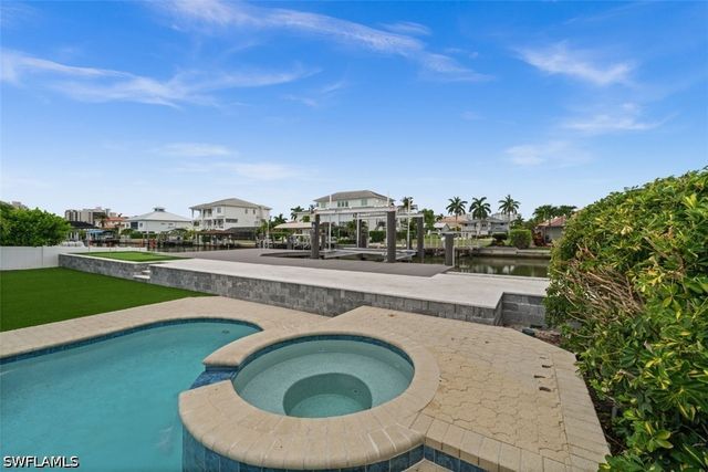 373 Egret AVE, Naples, FL 34108