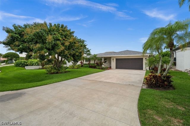 373 Egret AVE, Naples, FL 34108